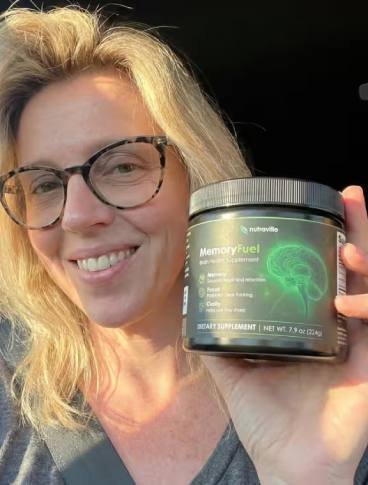 Verified customer testimonial describing improved memory recall and sharper focus with daily use